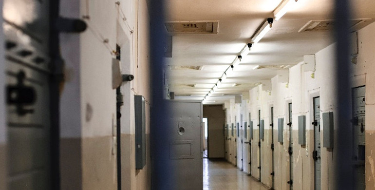 Polizia penitenziaria, c’è poco da festeggiare. “Ecco i numeri della ‘calda estate’ nelle carceri”