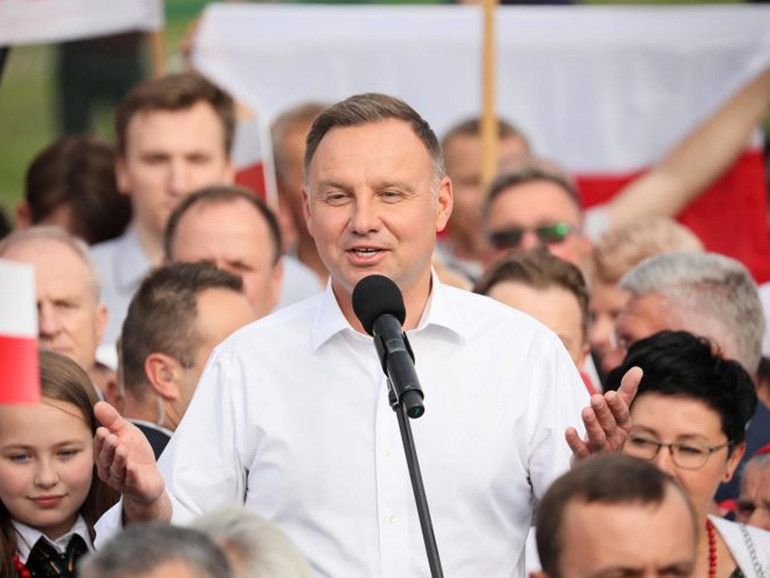 Polonia: vince Duda e prosegue il “buon cambiamento” di Kaczynski. Ma il Paese è diviso