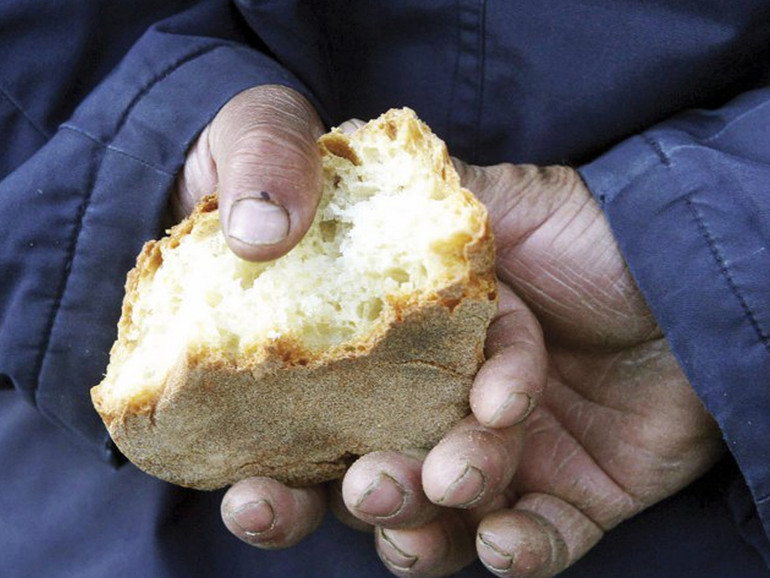 Povertà: 2,7 milioni di italiani chiedono aiuto per il cibo