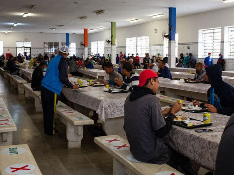 Povertà, in Brasile aumentano le persone che vivono in strada Povertà, in Brasile aumentano le persone che vivono in strada
