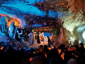 Pozzolo di Villaga. In tour tra le grotte per ammirare 15 presepi artigianali