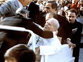 Quarant’anni fa gli spari in piazza San Pietro. Il libro "Il papa doveva morire" di Antonio Preziosi