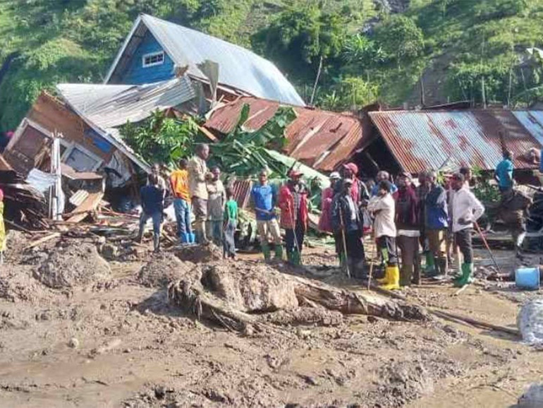 R.D. Congo, 400 morti e 4300 dispersi nelle alluvioni. Caritas: “Popolazione abbandonata e senza aiuti, manca tutto”