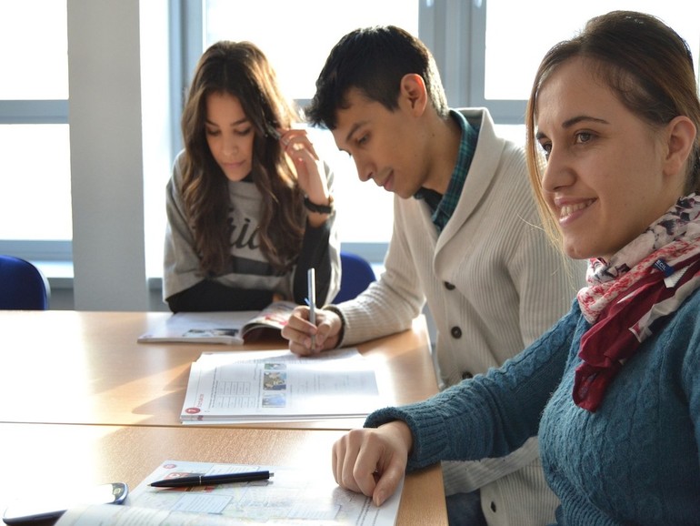 Ragazzi fragili: come risponde il mondo adulto? Ragazzi fragili: come risponde il mondo adulto?