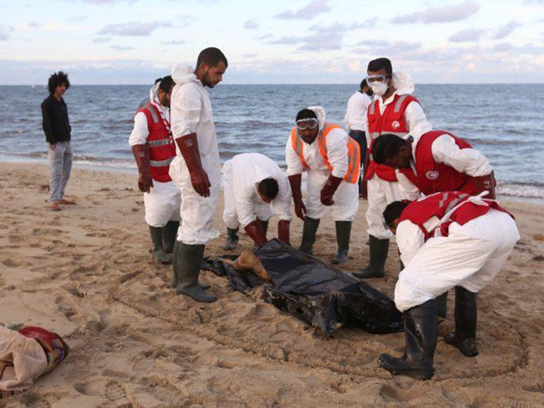 Recupero corpi di migranti a largo delle coste tunisine. Don Buonaiuto (In Terris): “Un orrore quotidiano che rischia di diventare ordinario”