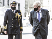 Regno Unito: premier Johnson domani potrebbe annunciare un nuovo lockdown. Crescono i contagi. I titoli dei giornali britannici