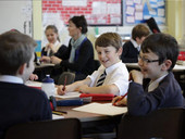 Regno Unito: scuole cattoliche alla prova del Covid. I “prof” vanno incontro ai ragazzi