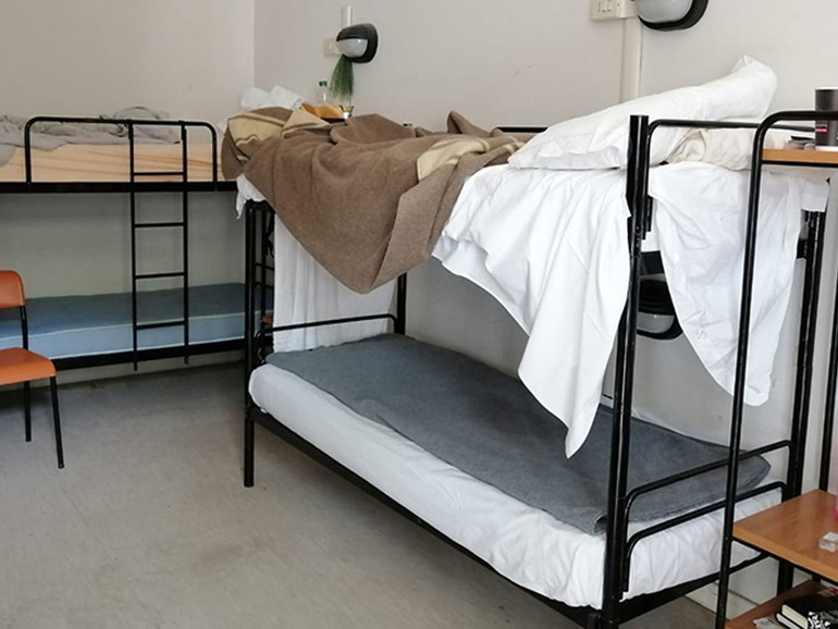 “Restate a casa”, ma loro vivono in accoglienza: “Magari l'avessimo" “Restate a casa”, ma loro vivono in accoglienza: “Magari l'avessimo"