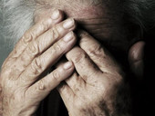 Rsa, è di nuovo chiusura: “Possiamo permetterci di far soffrire così i nostri anziani?”