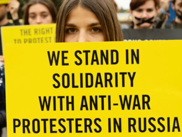 Russia, 1386 manifestanti pacifici arrestati. Amnesty International: “Siano immediatamente scarcerati”