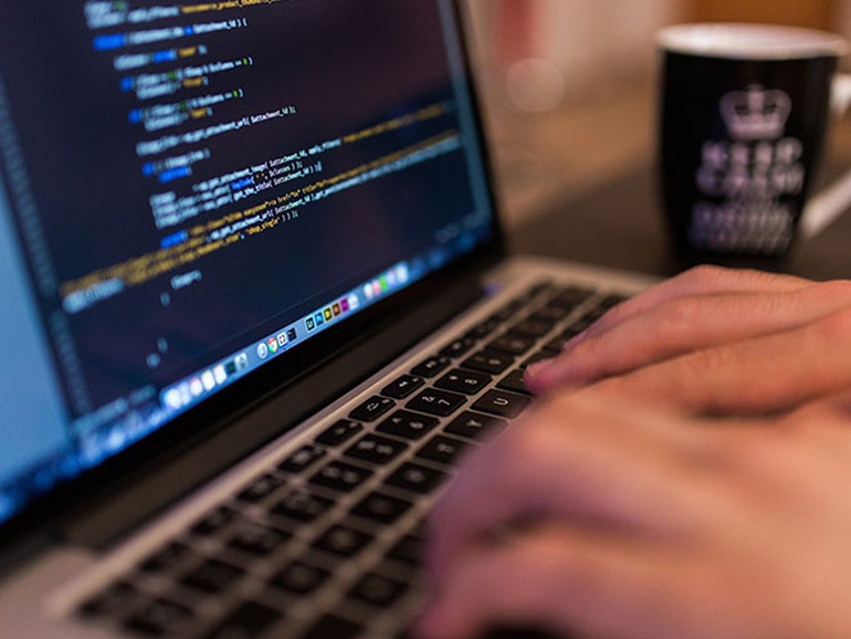 Safer internet day, l’Autorità garante: “Attenzione ai rischi, ma proibire non è realistico” Safer internet day, l’Autorità garante: “Attenzione ai rischi, ma proibire non è realistico”