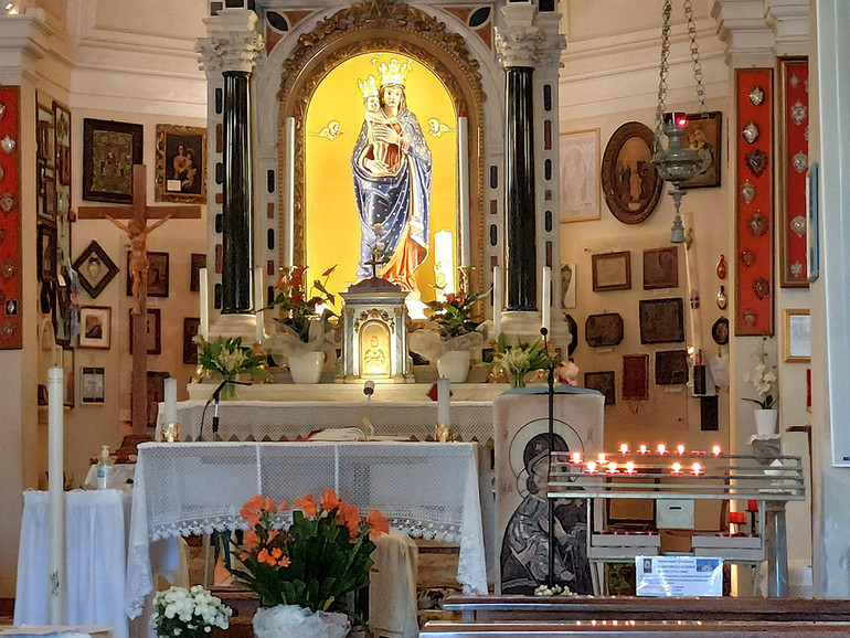 Santuario di Tessara. Tra le braccia di Maria