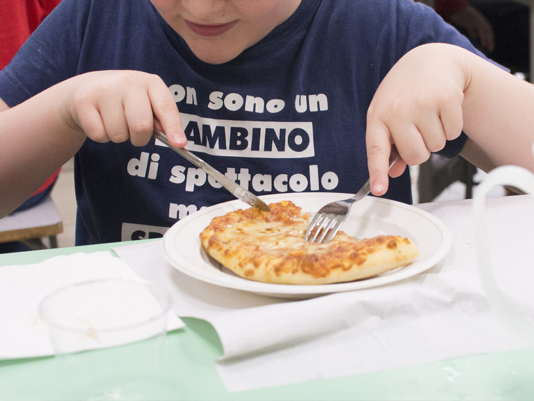 Scuola, Save the Children: un bambino su due in Italia non ha accesso al servizio mensa