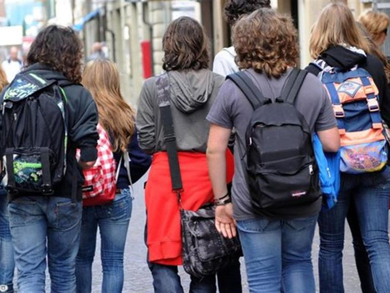 Scuola, sempre più studenti stranieri sui banchi: più di 1 alunno su 9 non ha cittadinanza italiana Scuola, sempre più studenti stranieri sui banchi: più di 1 alunno su 9 non ha cittadinanza italiana