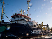 Sea Watch attracca a Lampedusa, comandante ai domiciliari