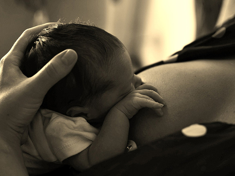 Settimana dell’allattamento, Unicef e Oms: “Decisive le politiche a favore della famiglia sui luoghi di lavoro”