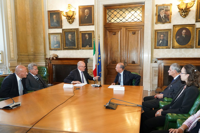 Sezione Rondine: firmato il protocollo per la sperimentazione nelle scuole Sezione Rondine: firmato il protocollo per la sperimentazione nelle scuole