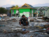 Sisma e tsunami in Indonesia: l’operatore Caritas, “nell’isola di Sulawesi migliaia di vittime”. In corso distribuzione aiuti