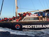 "Stato di necessità": la nave Alex entra nel porto di Lampedusa
