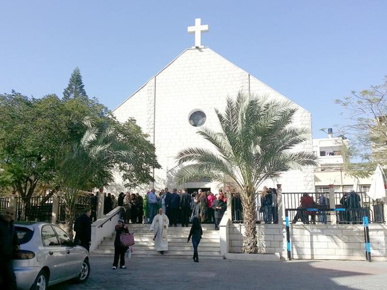 Striscia di Gaza: parrocchia latina in festa per nuova vocazione. Professione temporanea del giovane Abdallah Jeldah