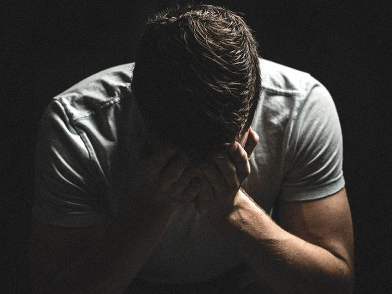 Suicidio, in Italia 71 morti da marzo legati al Coronavirus: pesano Covid e crisi economica Suicidio, in Italia 71 morti da marzo legati al Coronavirus: pesano Covid e crisi economica