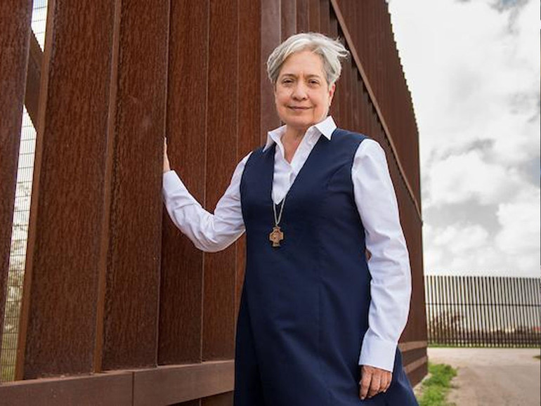 Suor Norma Pimentel invita Trump tra i migranti alla frontiera degli Usa. Vescovi: “Confini sicuri e trattamento umano”