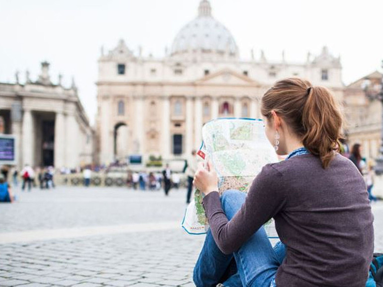 Terra Terra. Dietro al turismo di massa, la nostra insaziabile avidità Terra Terra. Dietro al turismo di massa, la nostra insaziabile avidità