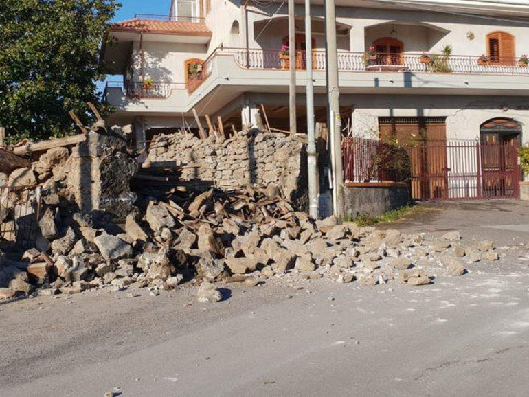 Terremoto a Catania, crolli e feriti. La Chiesa di Sicilia si mobilita: “Vogliamo assicurare serenità alla nostra gente”