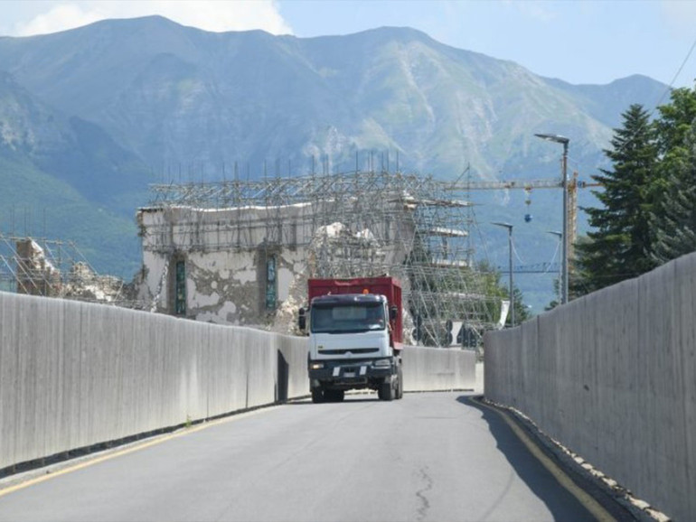Terremoto Centro Italia. Castelli: “Ricostruzione accelera, ma non basta. Obiettivo è nuovo sviluppo”