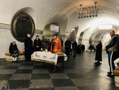 Ucraina: messa nella metropolitana di Kiev, “in preghiera per la fine della guerra, per la pace sulla nostra terra”