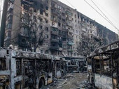 Ucraina: parroco di Mariupol su civili intrappolati, “nessuno li farà uscire facilmente”. “Dovrebbero smettere di bombardare”