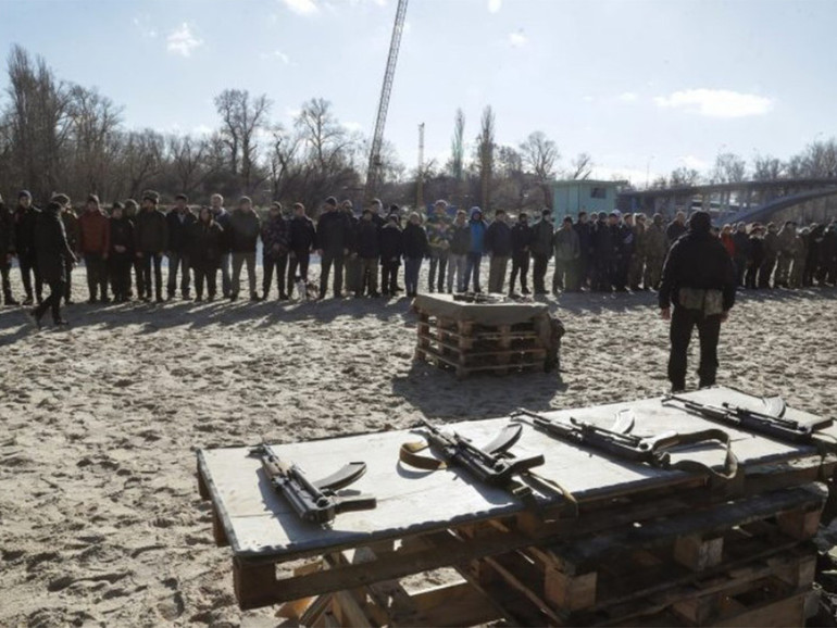 Ucraina. Mons. Kryvytskyi (Kiev): “Viviamo giorni tesi e incerti, ma il dialogo deve continuare” Ucraina. Mons. Kryvytskyi (Kiev): “Viviamo giorni tesi e incerti, ma il dialogo deve continuare”
