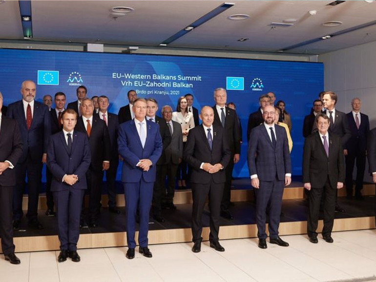 Ue-Balcani occidentali: dichiarazione finale, allargamento legato a riforme ma omesso il cronoprogramma. Richiami su libertà di stampa e migrazioni