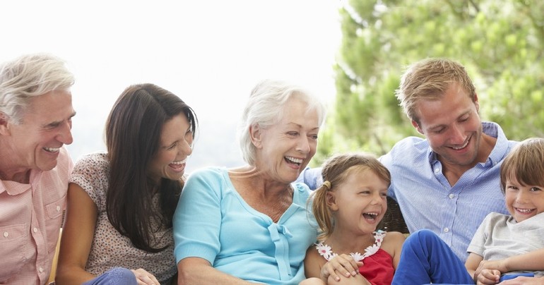 Un nonno su due sostiene economicamente figli e nipoti