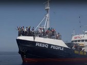 Un porto sicuro per ResQ People: a bordo 166 persone, tra cui 12 minori