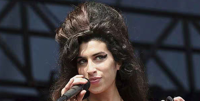 Un talento luminoso, e fragile. Al cinema dal 18 aprile il biopic “Back to Black” sulla cantante Amy Winehouse