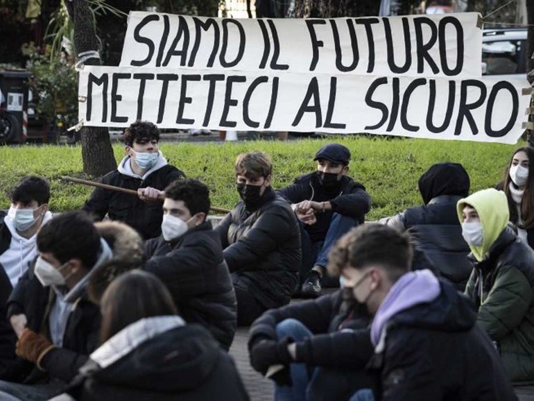 Una protesta che fa rumore, Ci sono cortei degli studenti che fanno scrivere e parlare