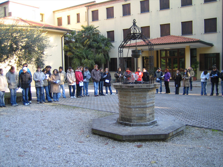 Una voce rischiara la notte a villa Immacolata Una voce rischiara la notte a villa Immacolata