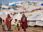 Unhcr: oltre 70 milioni di persone in fuga, raddoppiate in vent’anni. La metà dei rifugiati sono bambini