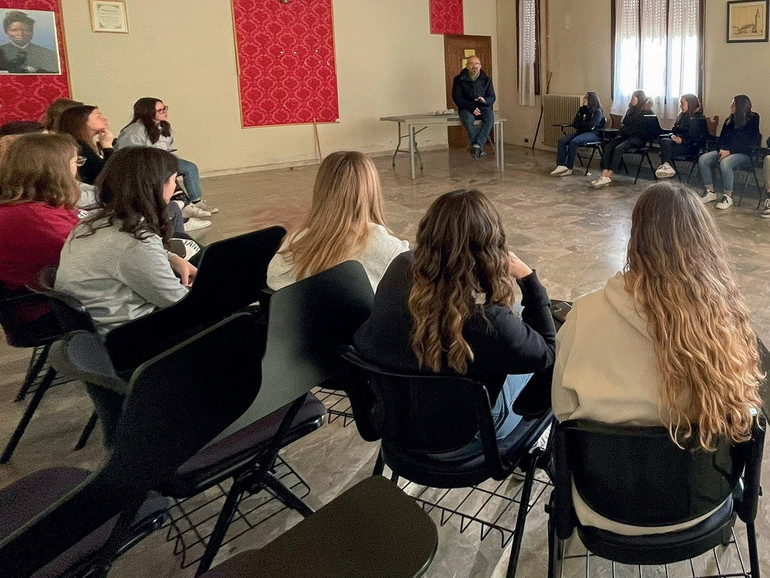 Unità pastorale di Borgo Veneto. Genitori e figli... connessi Unità pastorale di Borgo Veneto. Genitori e figli... connessi