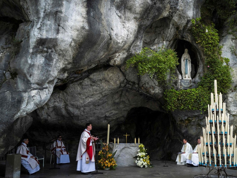 Unitalsi: riprendono i pellegrinaggi a Lourdes