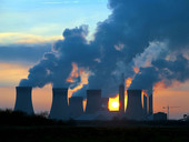 Urge “decarbonizzare”. I nuovi dati sulle emissioni record di CO2 a livello mondiale