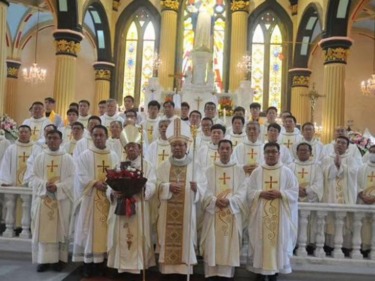 Vaticano-Cina: riconoscimento del vescovo clandestino di Fuzhou. Sisci (sinologo), “notizia buona” ma è un segnale ancora “piccolo”