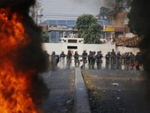 Venezuela: i vescovi condannano “tutti i crimini contro l’umanità, commessi sotto l’occhio compiacente delle autorità”
