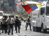 Venezuela, il mondo è diviso. E Juan Guaidò si è proclamato presidente contro Maduro