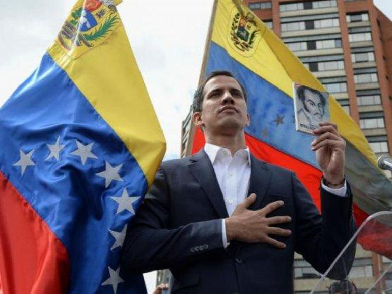 Venezuela: Juan Guaidó giura come presidente ad interim, subito riconosciuto da Usa, Canada, Brasile, Colombia, Perù ed Ecuador