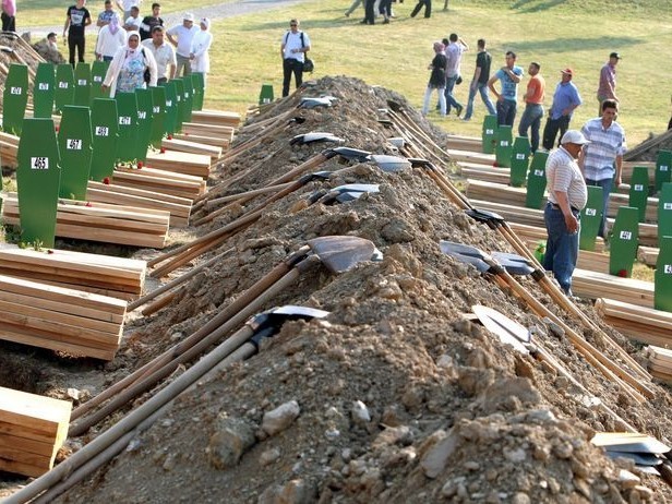 Venticinque anni fa l'11 luglio si compiva il genocidio di Srebrenica 