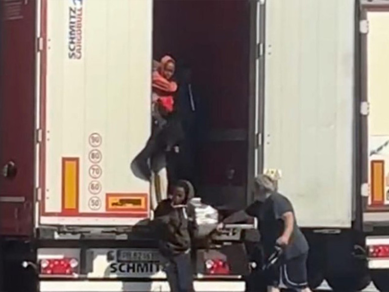 Ventimiglia: migranti presi a cinghiate. “Dov’era l’uomo?” Ventimiglia: migranti presi a cinghiate. “Dov’era l’uomo?”
