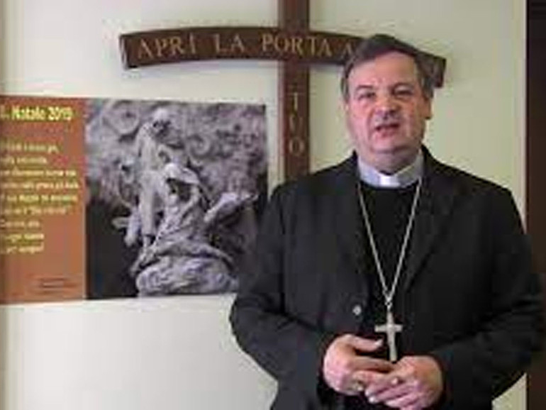 Via Crucis. Mons. Ricciardi (aus. Roma): “Raccontiamo le croci di oggi”
