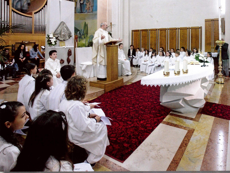 Villa di Teolo. Sacramenti più vivi nella veglia pasquale Villa di Teolo. Sacramenti più vivi nella veglia pasquale